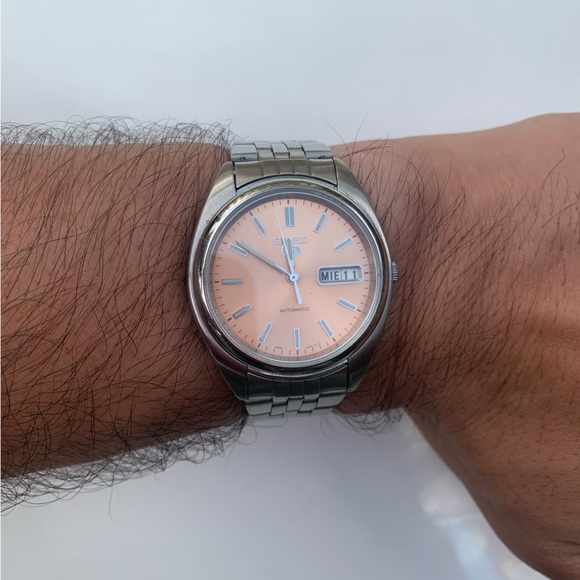 RARE. Seiko 5 salmon dial